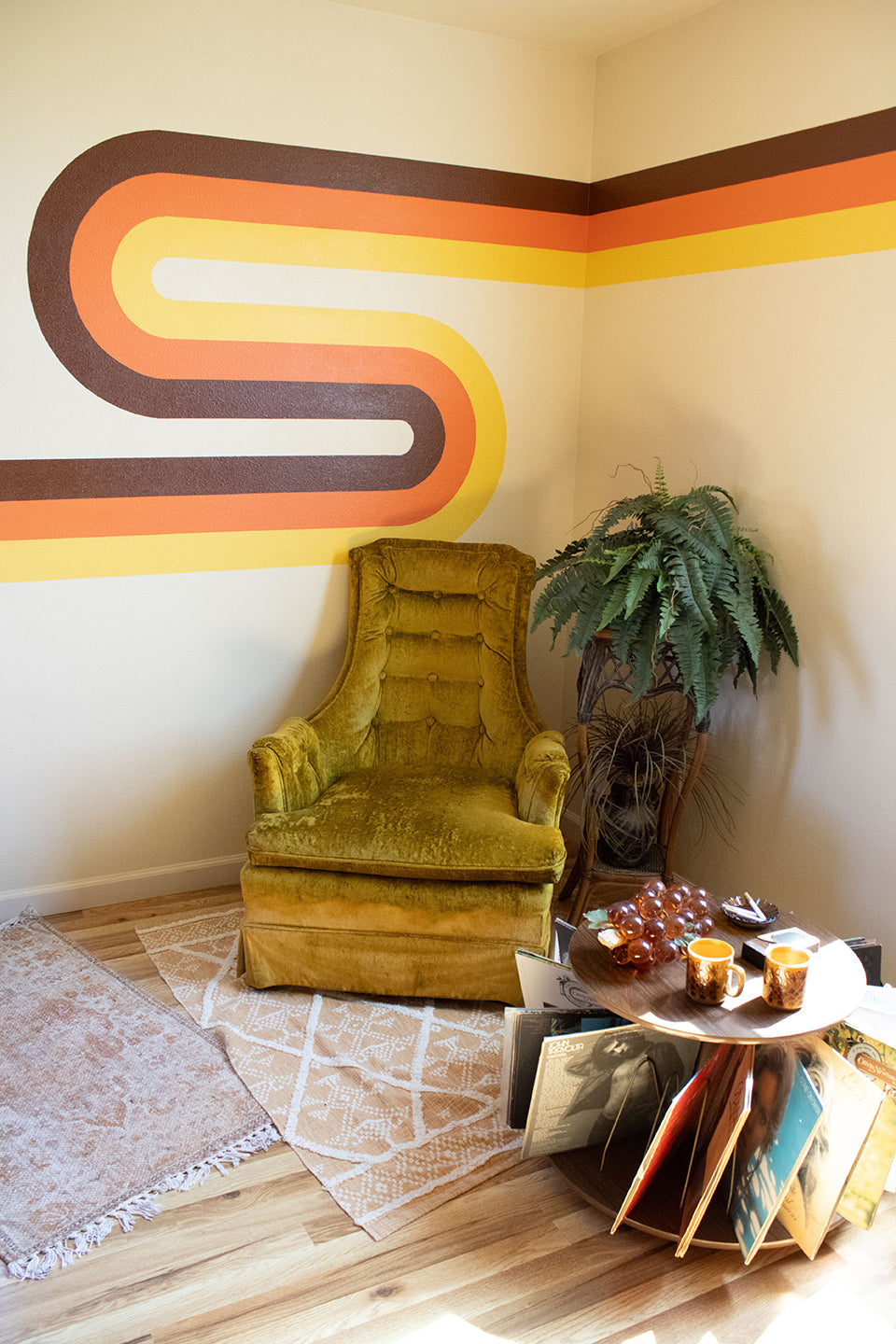 How To Paint a 1970's Style Supergraphic Wall Mural